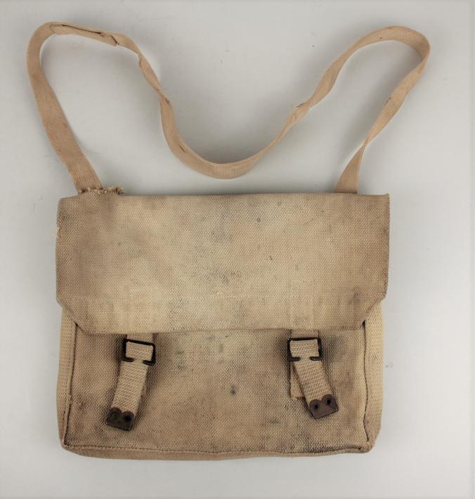 Watch Inside Linda Evangelista's Handbag | In The Bag | British Vogue