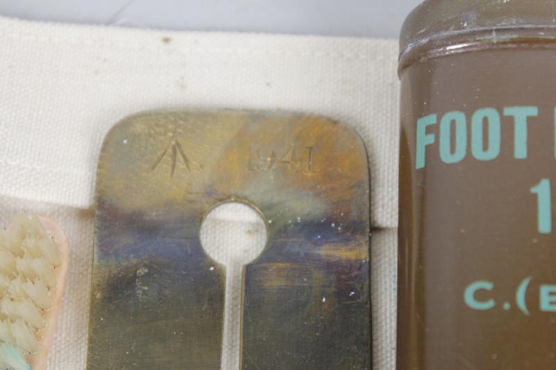 CS Militaria WW2 British Wash Roll Kit & Personal items