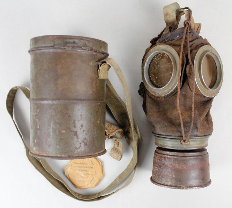 CS Militaria WW1 German M17 Gas Mask & Canister