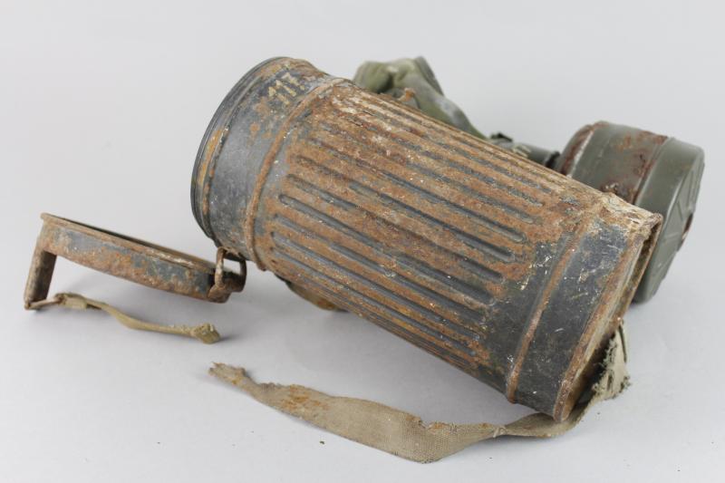 WW2 German Matching Numbers Luftwaffe Gas Mask & Canister
