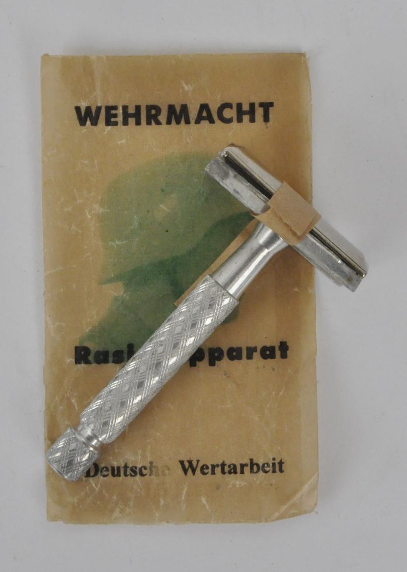 CS Militaria WW2 German Shaving Razor In Packet