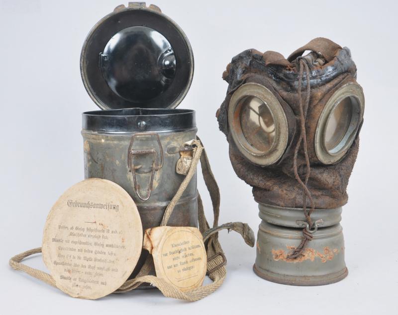 WW1 German Gas Mask Set 1917