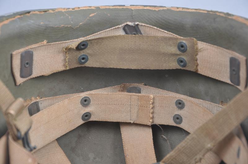 WW2 US Fixed Bales , Front Seam M1 Helmet With Hawley Liner