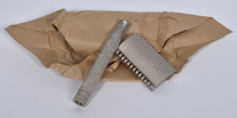 WW2 British Soldier Razor In Issue Package  1945