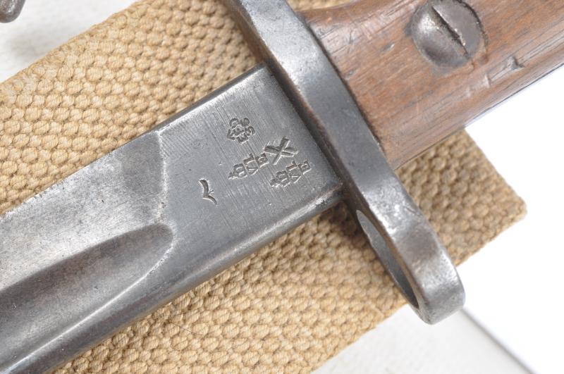 WW1 British '07 Pattern Matching Numbered To 1st Pattern Scabbard Hooked Quillon Bayonet Marked 1st Northumberland Fusiliers With 1915 Dated Frog