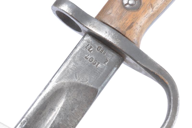 WW1 British '07 Pattern Matching Numbered To 1st Pattern Scabbard Hooked Quillon Bayonet Marked 1st Northumberland Fusiliers With 1915 Dated Frog