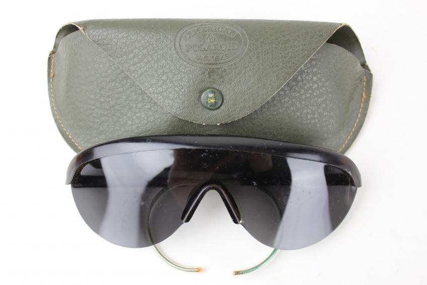 WW2 US Polaroid Sunglasses  In Case 