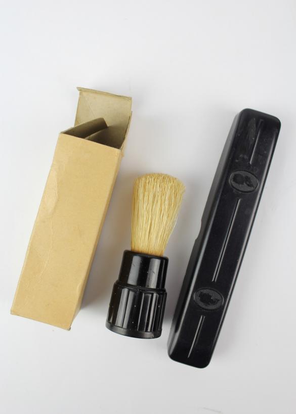 WW2 US Toothbrush Holder & Rubberset Shaving Brush 