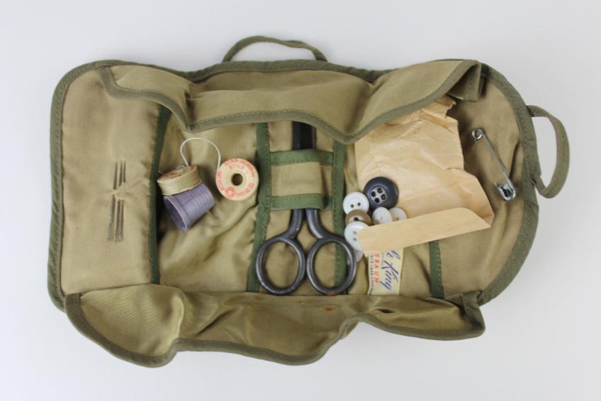WW2 US ' Housewife'  Sewing Kit 