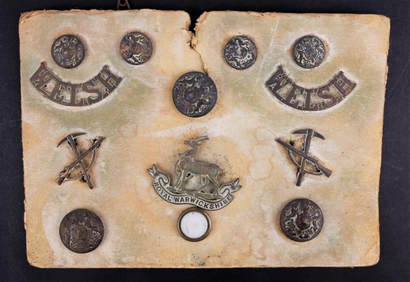 WW1 Welsh Soldiers Souvenir Badges & Buttons Period Mounted On Woodbine Cigarette Packaging Card